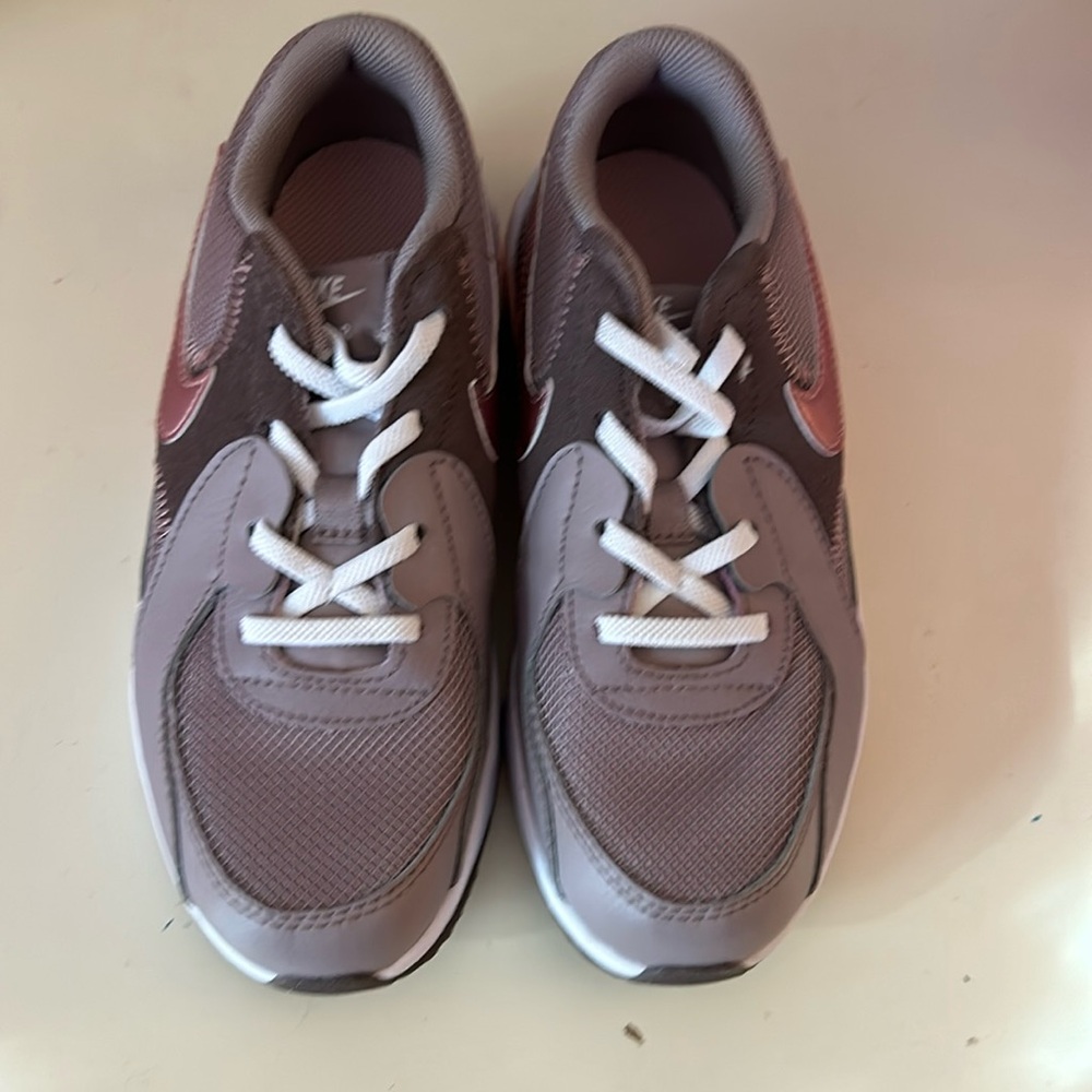 Girls Nike Air Max size 2.5Y NWOT
